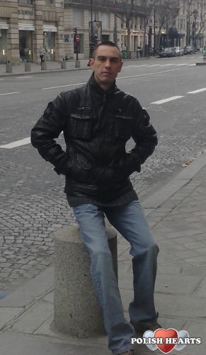 SIEDZE SOBIE SAM I WSZYSTKO......